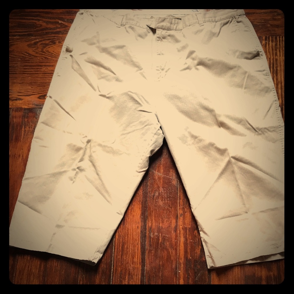 Khaki capris